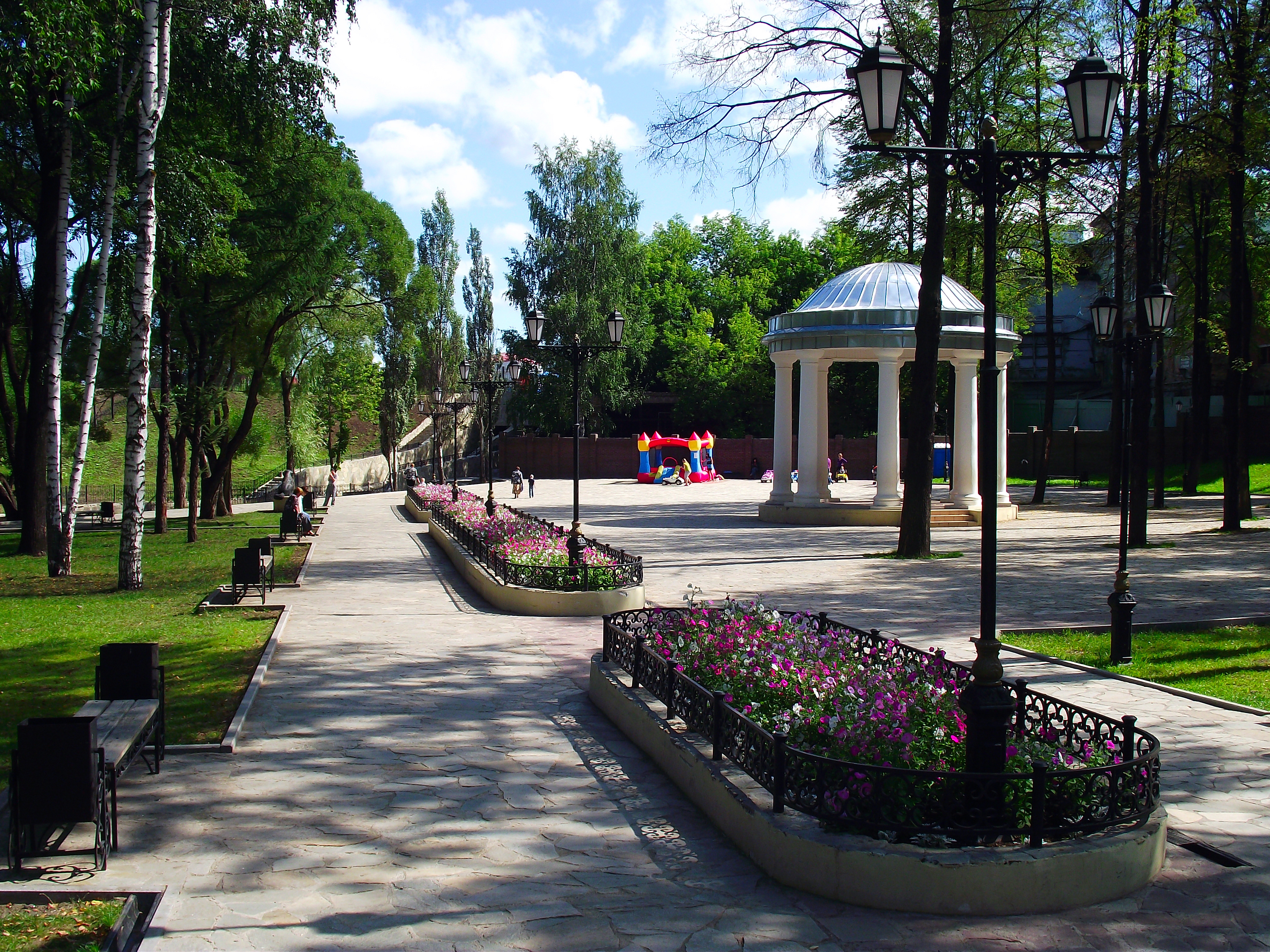 Сады пермь. Сад Свердлова Пермь. Парк Райский сад Пермь. Райский сад Пермь Мотовилиха. Парк им Свердлова Пермь.